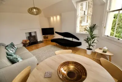 Image de Charming coach house by the sea.