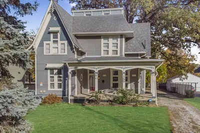 Image de Spacious Irvington Home: Porch and Parking