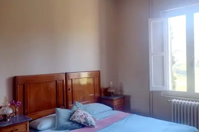 Image de Accommodation nestled in the countryside, with natural landscapes, and meadows.