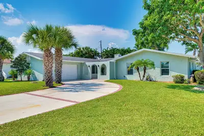 Image de Cocoa Beach Home w/ Private Pool ~ 1/2 Mi to Beach