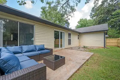 Image de Family & Dog Friendly 4bd/2. 5ba in Stone Mountain