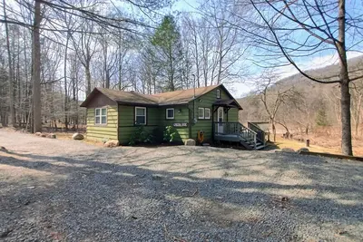 Image de Creekside: Cozy 3-Bedroom Cabin on Loyalsock Creek – Fish, Hike, Kayak or Relax!