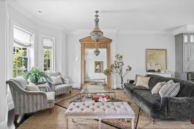 Image de Newly renovated 3 bed 3. 5 bath townhouse close to beach, seaport and downtown