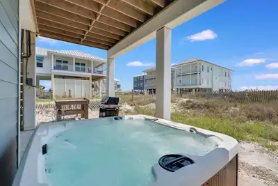 Image de Ocean Front! ~Steps from Private Beach~Jacuzzi~Arcade games~Elevator!
