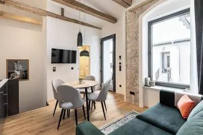 Image de Ancient 33sqm 2room maisonette apt. Near center.