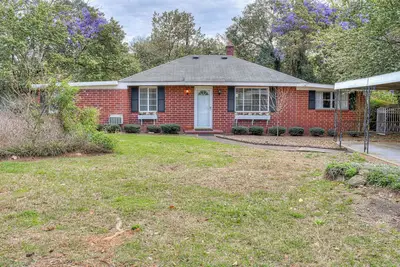 Sunflower Guest House - pet friendly\/fenced patio & covered parking