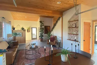 Image de Private and charming space in Wine Country, a perfect wine tasting base camp.