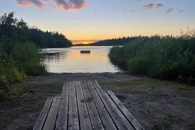 Image de Modern & Sjönära Stuga med Privat Bastu - Sommarstigen 1