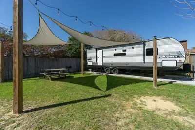 Image de Coleman Camper Backyard Oasis-Beaches-shopping-dining