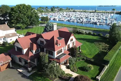 Image de Amazing Water Views. Steps from Compo Beach.