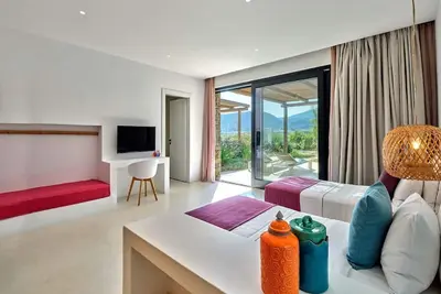 Image de Luxury Paros Villa | Villa Alpha & Omega | 8 Bedrooms | Private Infinity Pool | Panoramic Sea Views | Gym & Sauna | Direct Access to Beach | Parasporos