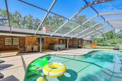 Image de Lutz Home w/ Game Room: 7 Mi to Adventure Island!