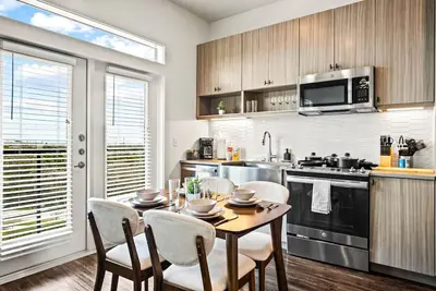 Image de Luxurious New Unit|1Bd1Ba|Pool, Golf Sim