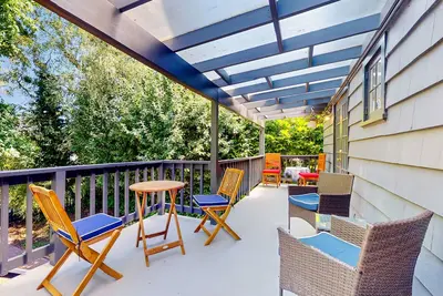 Image de Quiet city escape with patio and gas grill, close to parks, shops and resturants