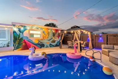 Image de Luxe 4 Br Heated Pool | Hardrock | Stadium | Beach