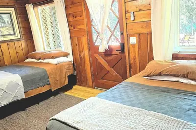Image de Lakeview Country Cabin ~ Studio w/ 2 Queen Beds