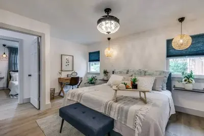 Image de East Dallas 3 Bedroom Home With Stunning Backyard Oasis