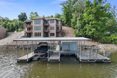 Image de LongView Lake House - Spacious 5Bd\/5Ba w\/ Dock, Open Slip, Swim Deck & High Dive
