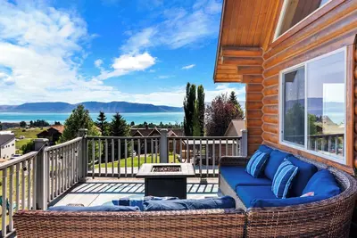 Image de Fire Pit, Lakeview, Hot Tub, 2 Decks & Living Rms
