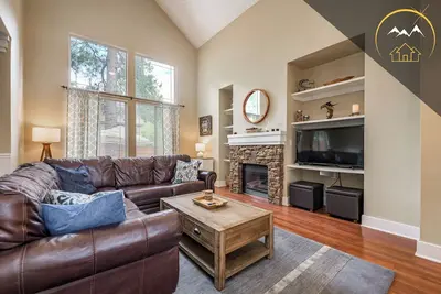 Image de Serenity Awaits: Pine Trees Retreat w/ Ac and Ev