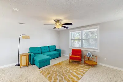 Image de Cozy retreat, steps away from Gulf and beaches, dog friendly, Ac
