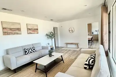 Image de Cozy 3-Bedroom, 1-Bath - Perfect for Families!