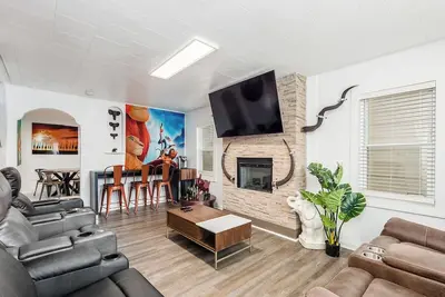 Image de ★ Lion Safari ★ Private Home with Arcade ★
