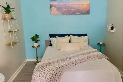 Image de Cottage in West Palm Beach with Wi-Fi, Ac, workspace, completely private yard
