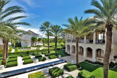 Image de Luxury 9-bedroom ocean and golf front mansion with full service staff in exclusive resort