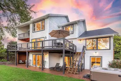Image de Private Lakefront Lodge | Hot Tub, Fire Pit, Kayak | Branson Area