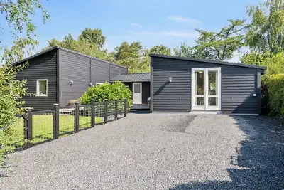 Image de Lovely summer house close to Stillinge.