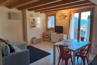Image de Appartement 'La Casa Di Allegra' avec vue sur montagne et balcon