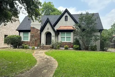 Image de 3 br/2 bath house in the M streets, 1 block to Greenville Av and 1 mile to Smu.
