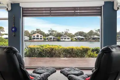 Image de Luxurious 3-Bedroom Canal-Front Home with Pool-Twin Waters