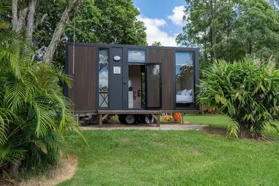 Image de Chain of Ponds Cottage by Tiny Away