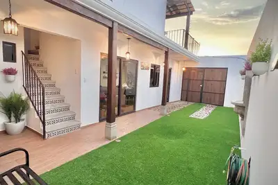 Image de 3-bedroom house in quaint Ciudad Vieja with WiFi, Ac;Heating, hot water, gated. .