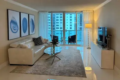Image de Luxury Oceanview 1 bedroom 1. 5 bath condo on the beach.