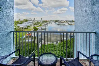 Image de The Perky Pelican - Water Views Of The Bay. Heated Pool. Beach Just Across the Street.