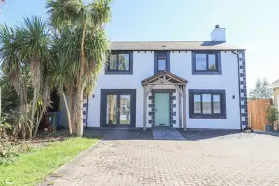 Image de The White House, pet friendly, country holiday cottage in Llanbedrog