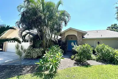 Image de Aqua Vista Too - beautifully furnished lake front home close to Manasota Beach