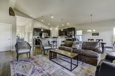 Image de Modern Home with Views, 4 Br, 3 Ba, Wifi