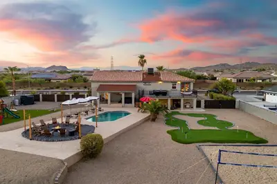 Image de Your Unique Desert Compound - Amenities Galore