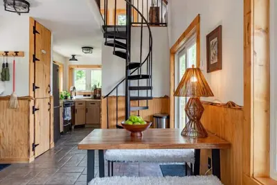 Image de New: Adorable Tiny Home with/ Spectacular Views