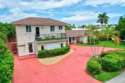 Image de Trendy 1br/2ba Heated Pool Short Walk to the Beach