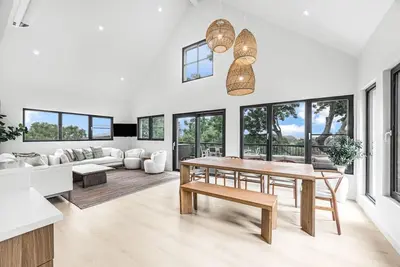 Image de Modern Retreat With Comfort and a Prime Location