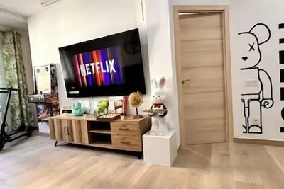 Image de Lujo: Proyector, Maquina Arcade, Wifi y patinetes