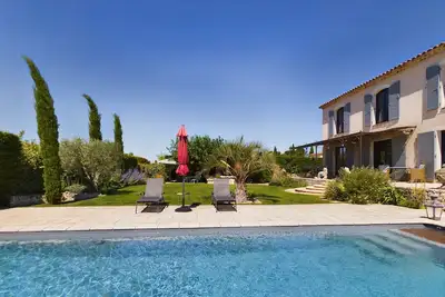 Image de Maison Proche Village - Piscine Privée - 3 Chambres