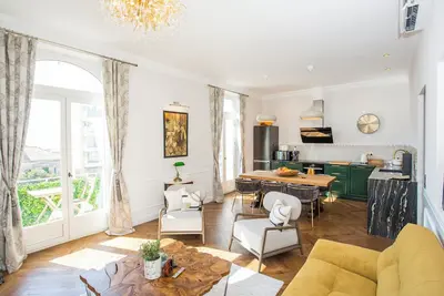 Image de 2 Bedroom Designer Penthouse apartment in the heart of Cannes