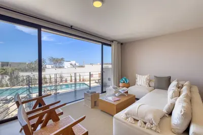 Image de New & Elegant 4Bedroom House, Steps from the Beach