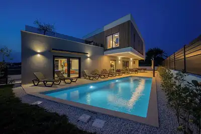 Luxury villa Sicenta, Private pool, max. 6+2, Billiard, WiFi, Ps5, 3 bedrooms
